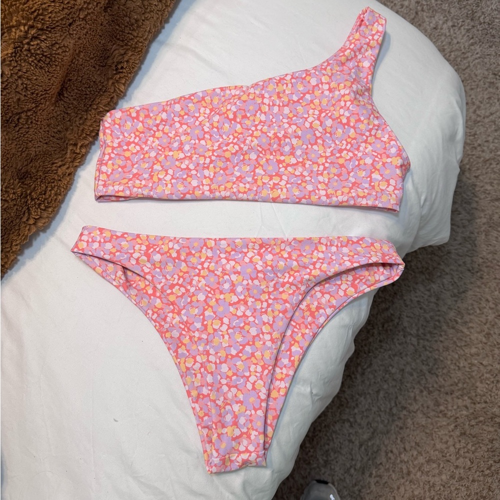 Skatie Bikini Size Large NEVER WORN!